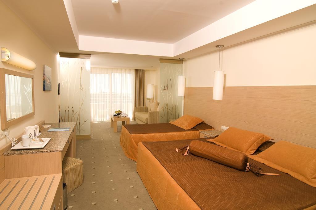Sealight Resort Hotel Kusadasi Habitación foto