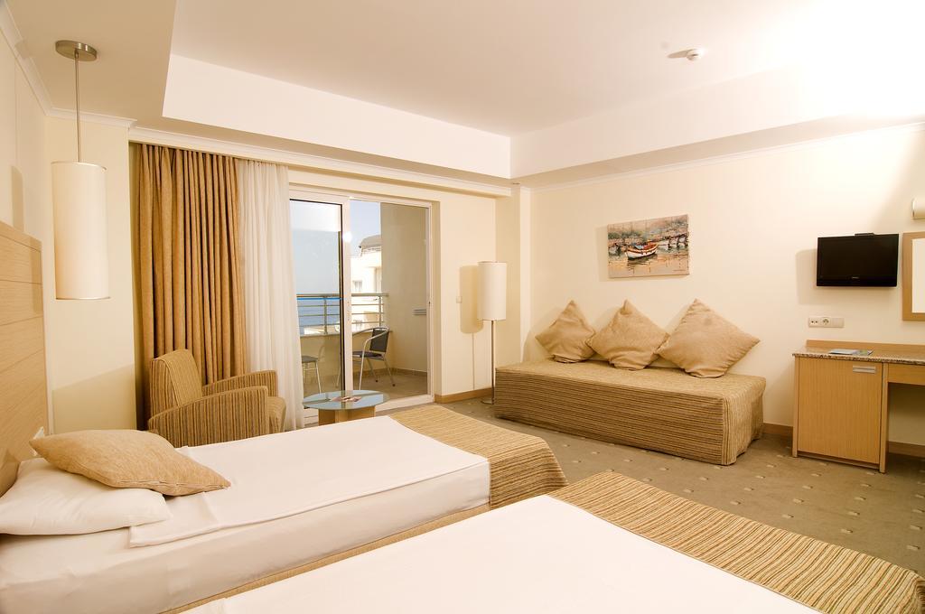Sealight Resort Hotel Kusadasi Habitación foto