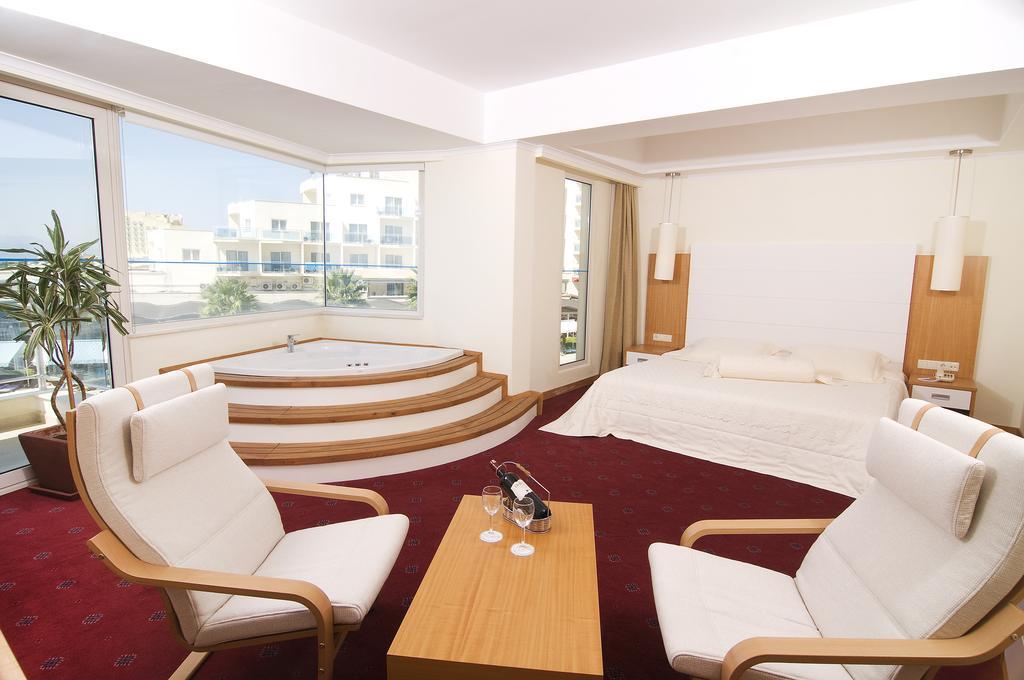 Sealight Resort Hotel Kusadasi Habitación foto