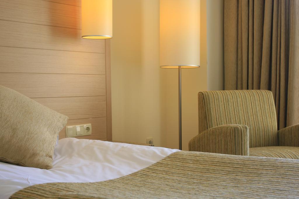 Sealight Resort Hotel Kusadasi Habitación foto